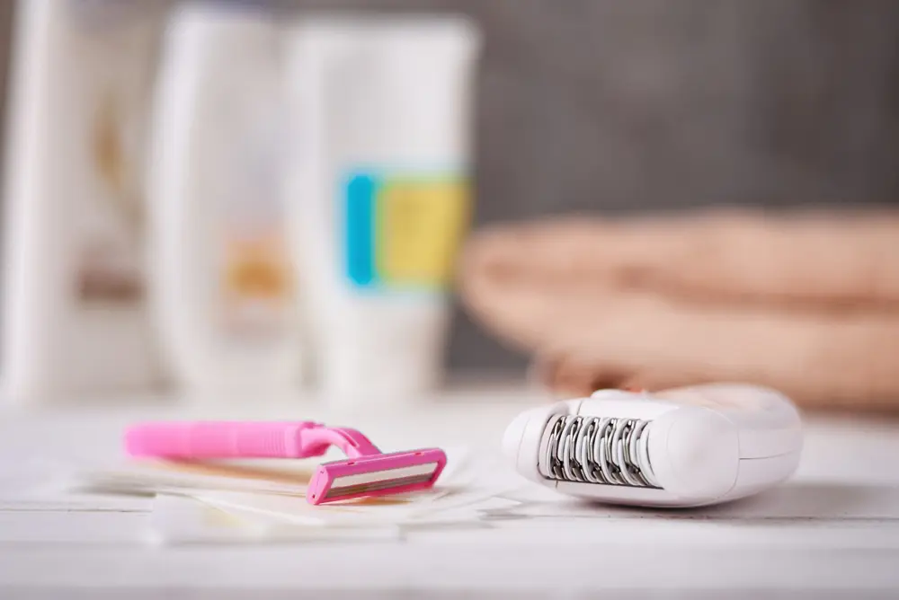 rasoir femme classique et électrique